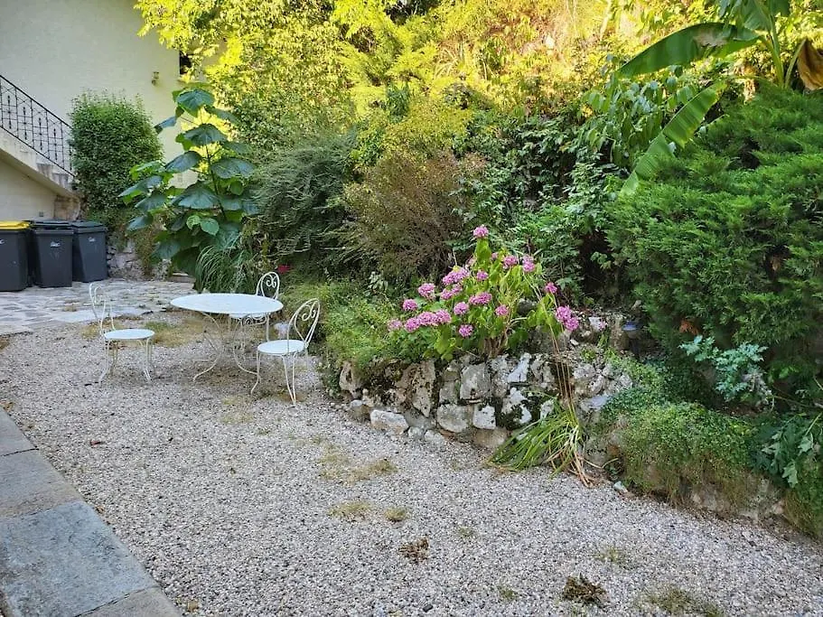 Apartment Agreable Studio Avec Parking, Centre-Ville. Aix-les-Bains